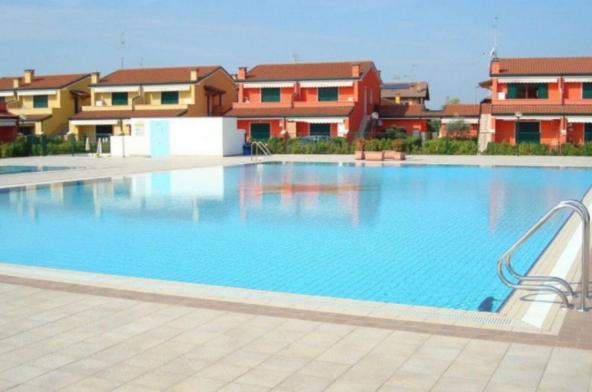 Iris 20 In Posizione Strategica, Indipendente, All'Interno Del Villaggio Dei Fiori Каорле Экстерьер фото